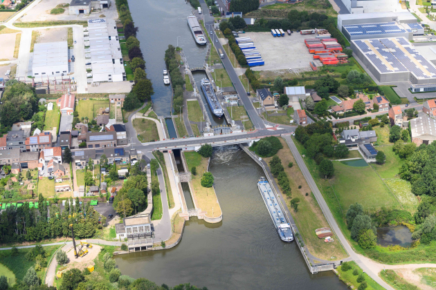 Wielsbeke Zicht op sluiscomplex KRL in Ooigem (002)