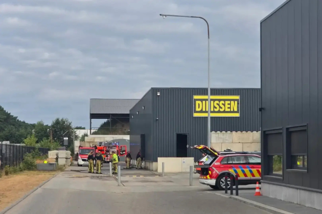 Brand teistert beton- en recyclagebedrijf Dilissen in Mol, geen gewonden