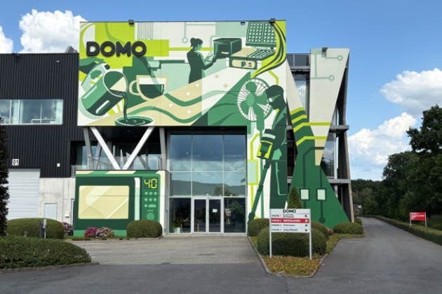 DOMO viert 40 jaar met permanente muurschildering op hoofdkantoor in Herentals