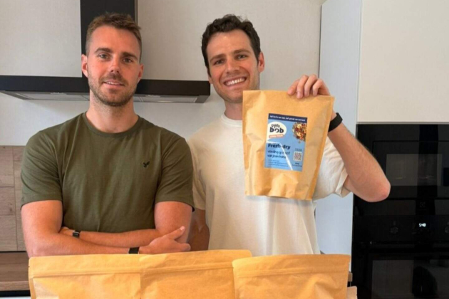 Lowie 30 en Gauthier 29 maken met Pure Bob hondenbrokken_