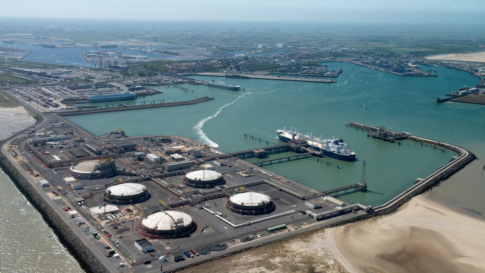 Port of Antwerp-Bruges ziet goederenoverslag licht dalen, maar houdt positie in containertrafiek vast