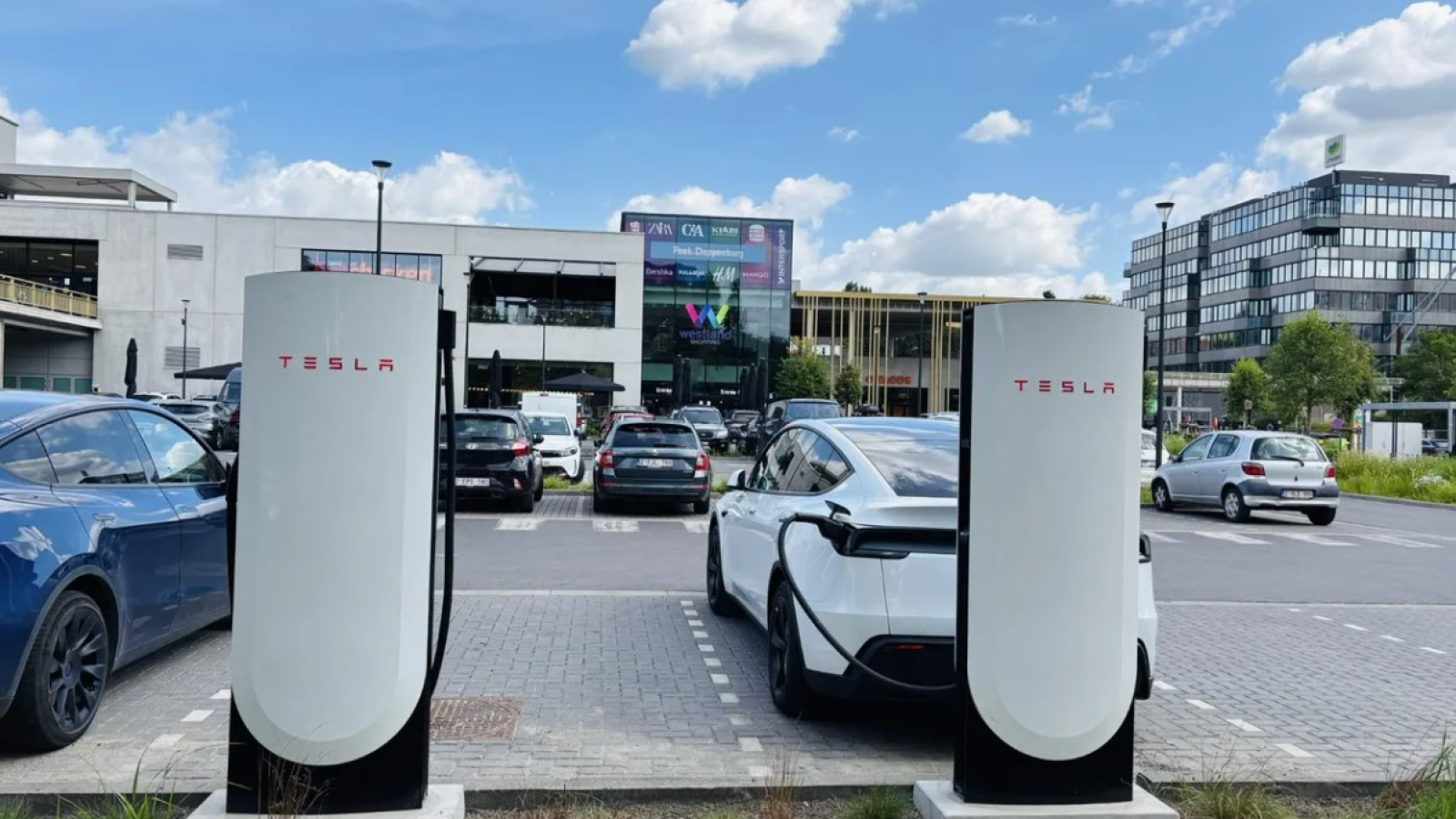 Tesla-laadpark Westland Shopping