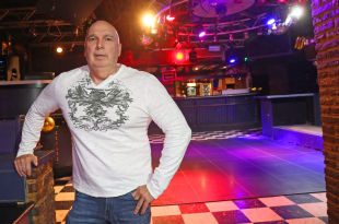 AFFLIGEM Luc Scheirlinckx neemt afscheid van dancing De Grote Beer in Hekelgem_