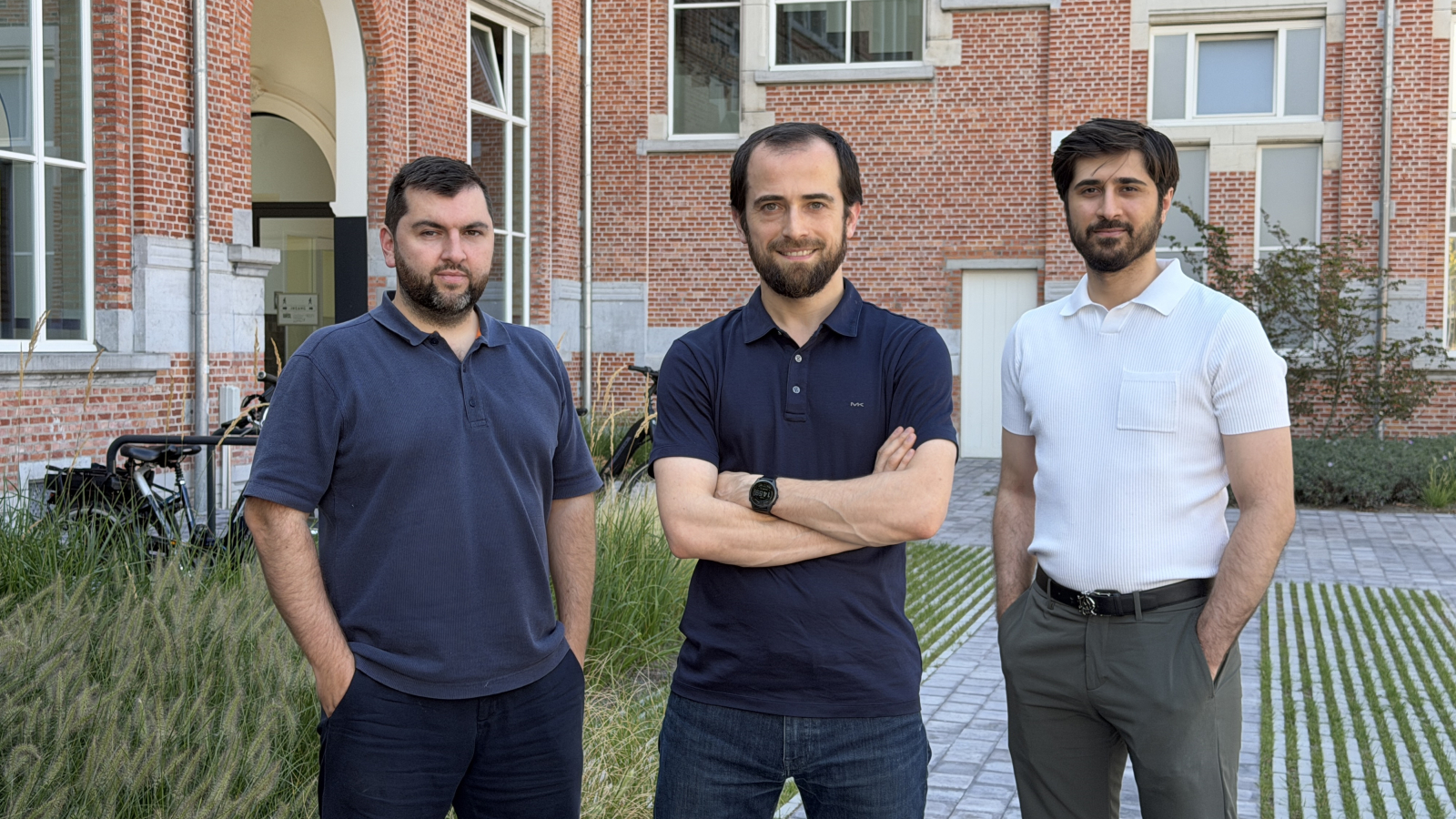 Artur, Deni S, Deni A (toegestaan voor redactioneel gebruik)