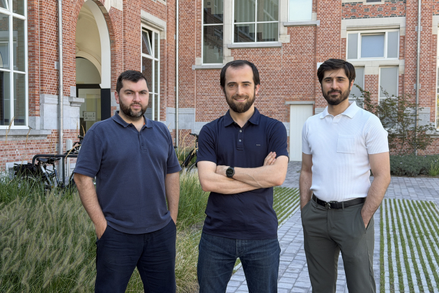 Artur, Deni S, Deni A (toegestaan voor redactioneel gebruik)