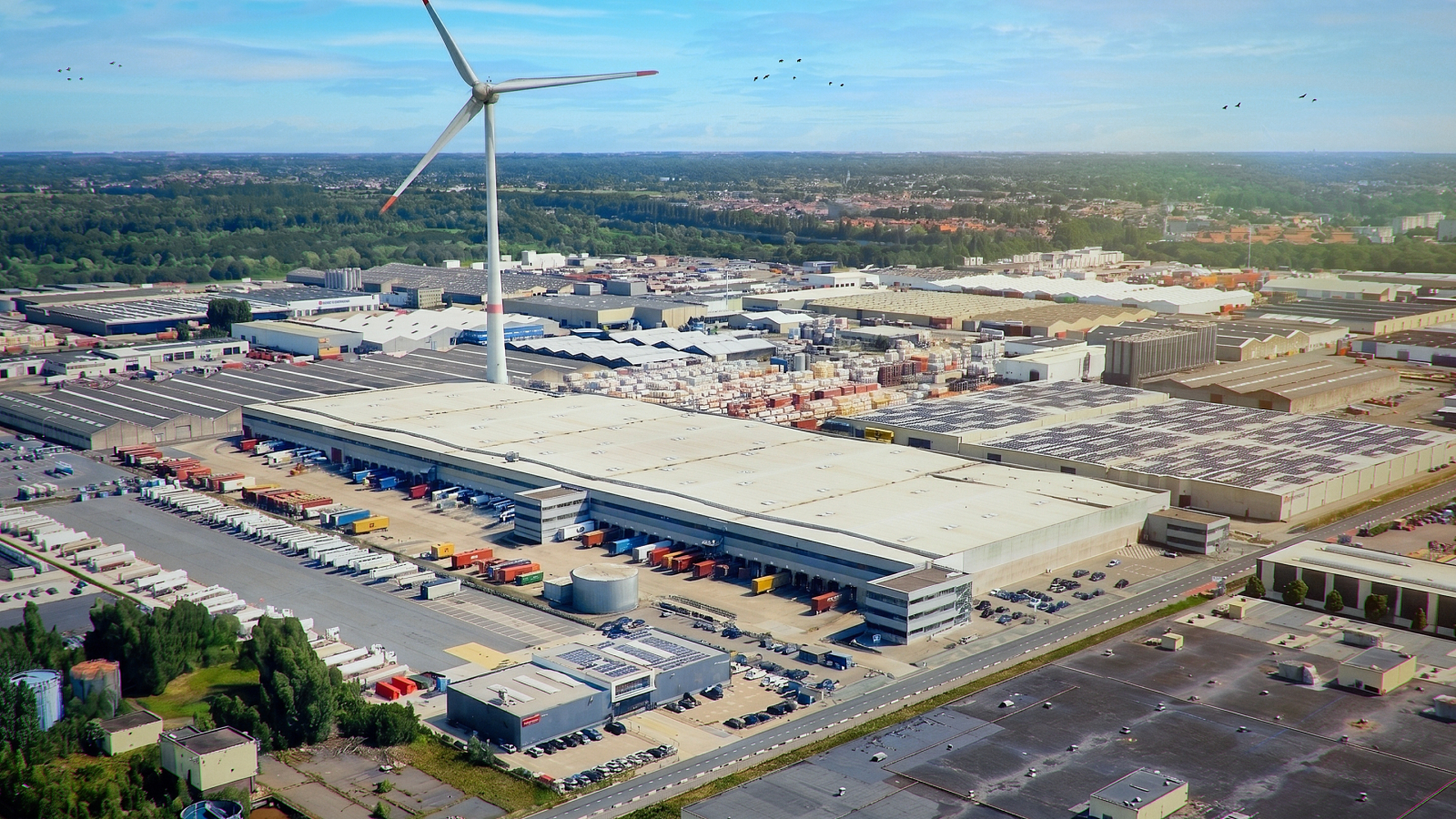 De vastgoedinvesteerder koopt een logistieke site van 38.000 vierkante meter op Rechteroever via een sale-and-leaseback met Vanguard Logistics.