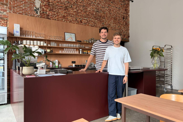 Michael en Kevin van Café Tack aan het Falconplein