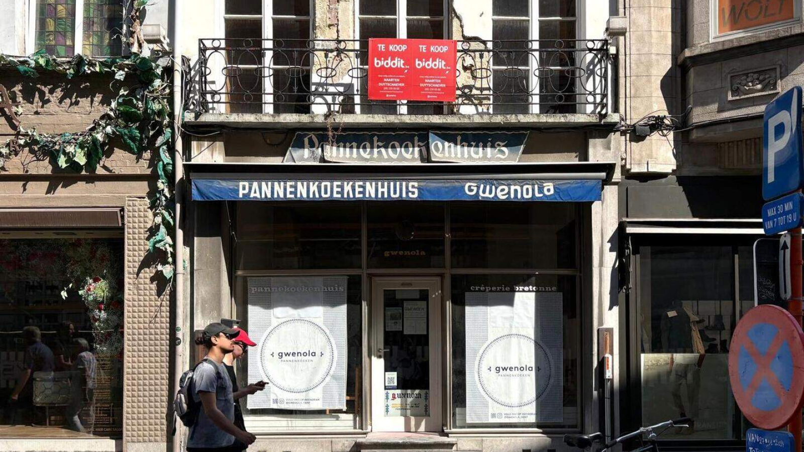 Pannenkoekenhuis Gwenola in de Voldersstraat ligt er al jaren verlaten bij_