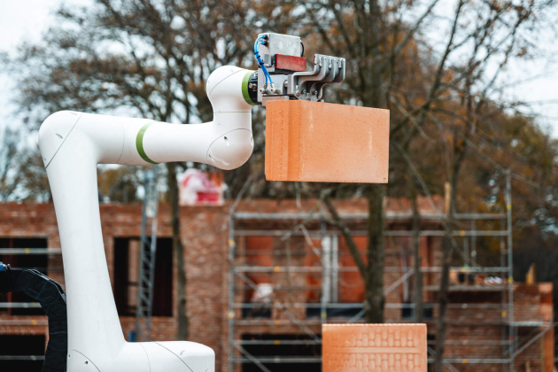 Wally – Metselrobot is primeur op Limburgse werf