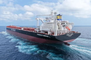CMB.TECH laat eerste drogebulkschip ter wereld op ammoniak te water