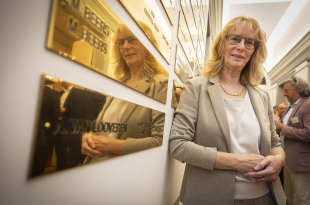Voorzitter van het bedrijf OMP uit Wommelgem ontvangt een ereplaat