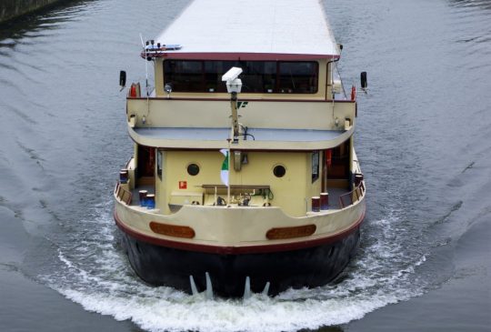 ship_freighter_river_water_port_container_container_ship_shipping-568454