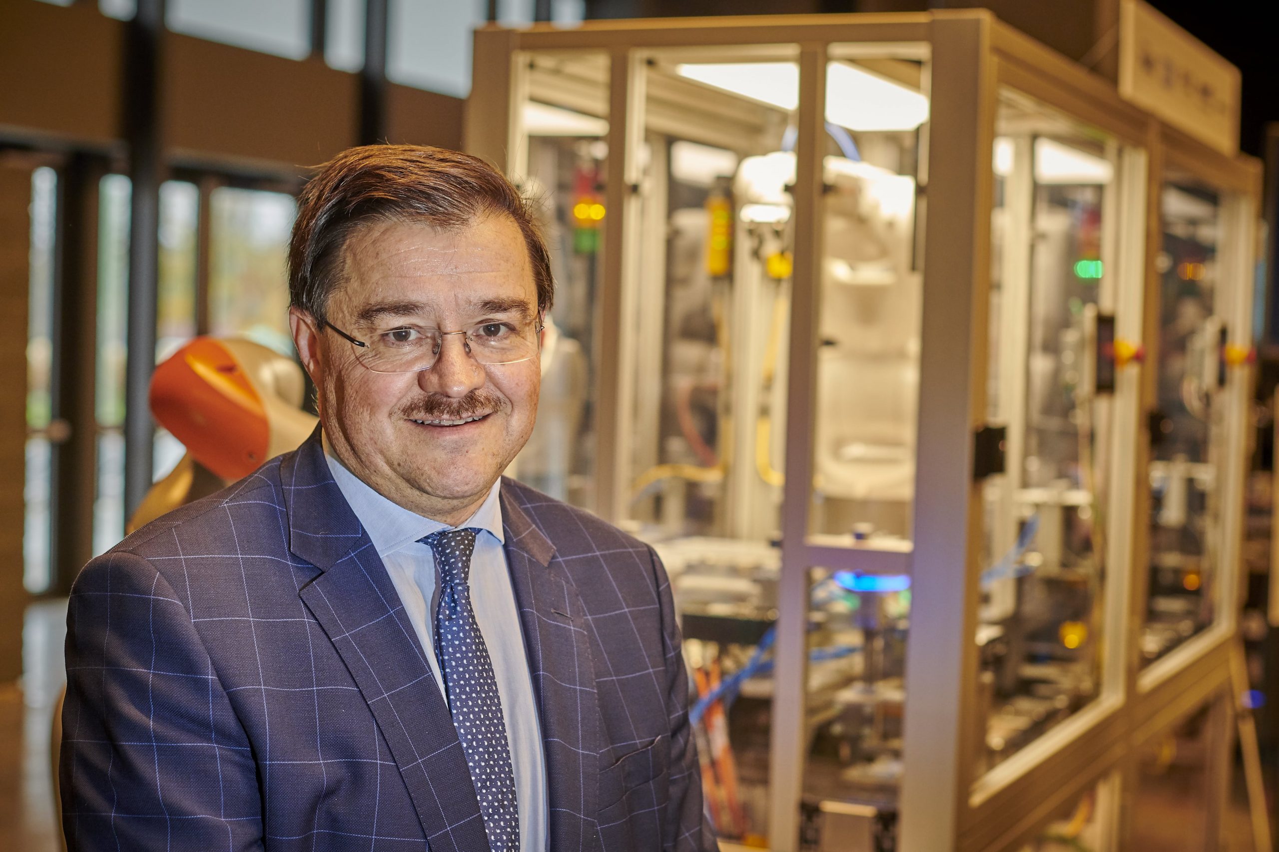 Dirk Rolfes Hoe kan AI het productieproces in bedrijven optimaliseren? - Made in